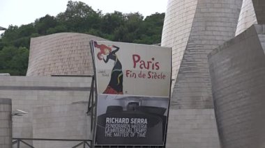 Bilbao, İspanya - 2017 yaklaşık: Guggenheim Müzesi Bilbao olduğunu Kanadalı-Amerikalı mimar Frank Gehry tarafından tasarlanmış modern ve Çağdaş Sanat Müzesi. Bilbao, Bask Bölgesi,