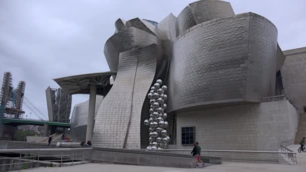 Bilbao Spanyolország 2017 Guggenheim Múzeum Bilbaoban Található Modern Kortárs Művészeti — Stock videók