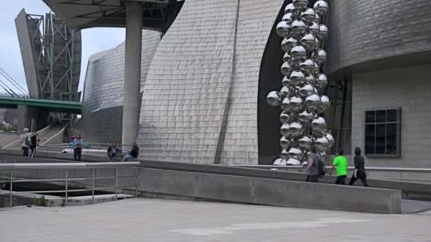 Bilbao Spanien 2017 Guggenheim Museum Bilbao Ist Ein Museum Moderner — Stockvideo