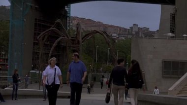 Bilbao, İspanya - 2017 yaklaşık: Guggenheim Müzesi Bilbao olduğunu Kanadalı-Amerikalı mimar Frank Gehry tarafından tasarlanmış modern ve Çağdaş Sanat Müzesi. Bilbao, Bask Bölgesi,