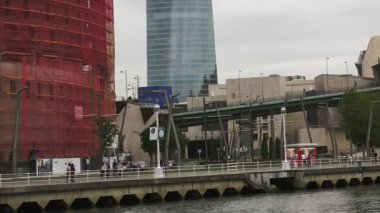 Bilbao, İspanya - 2017 yaklaşık: Guggenheim Müzesi Bilbao olduğunu Kanadalı-Amerikalı mimar Frank Gehry tarafından tasarlanmış modern ve Çağdaş Sanat Müzesi. Bilbao, Bask Bölgesi,