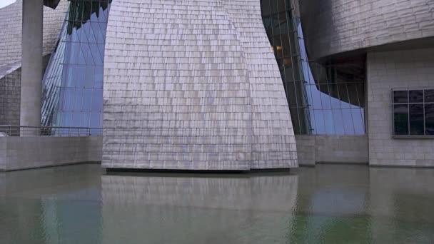 Bilbao Spanyolország 2017 Guggenheim Múzeum Bilbaoban Található Modern Kortárs Művészeti — Stock videók