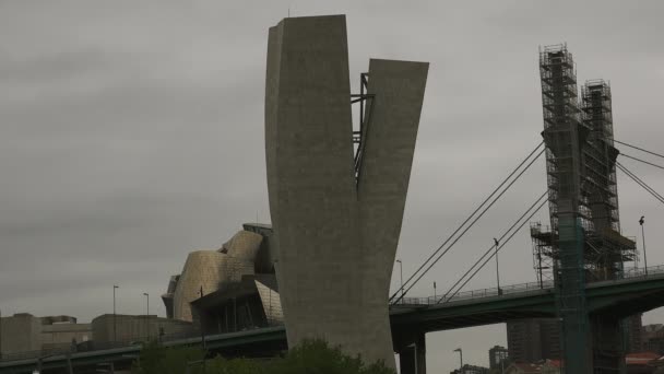 ビルバオ スペイン 2017 ビルバオ グッゲンハイム美術館 現代美術館 カナダ アメリカの建築家フランク ゲーリーによって設計されました バスク地方ビルバオ — ストック動画