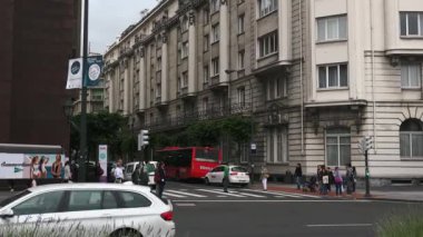 Bilbao, İspanya - 2017 yaklaşık: Moyua Meydanı ve Chavarri Sarayı Bilbao, İspanya. 1888 yılında Sarayı Biskay il İspanya Hükümeti temsil barındıran