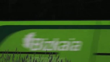 Bilbao, İspanya - 2017 yaklaşık: Moyua Metro İstasyonu'na Moyua Meydanı Bilbao, İspanya. Bilbao metro yapım aşamasında, 1988-sunmak için modern bir tasarım olduğunu ve Norman Foster tarafından tasarlanmıştır.