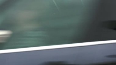 Bilbao, İspanya - 2017 yaklaşık: Moyua Metro İstasyonu'na Moyua Meydanı Bilbao, İspanya. Bilbao metro yapım aşamasında, 1988-sunmak için modern bir tasarım olduğunu ve Norman Foster tarafından tasarlanmıştır.