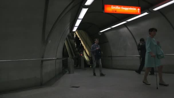 Bilbao España Circa 2017 Estación Metro Moyua Plaza Moyua Bilbao — Vídeos de Stock