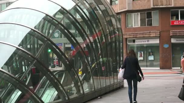 Bilbao Espanha Cerca 2017 Moyua Estação Metrô Moyua Praça Bilbau — Vídeo de Stock