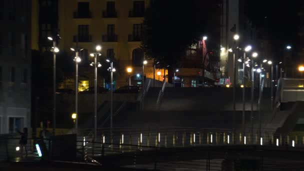 西班牙毕尔巴鄂 2017年 西班牙毕尔巴鄂圣地亚哥卡拉特拉瓦的祖比祖里桥 这是一座拱桥挂在尼文河上 — 图库视频影像
