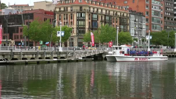 Bilbao Espanha Circa 2017 Ponte Zubizuri Santiago Calatrava Bilbau Espanha — Vídeo de Stock