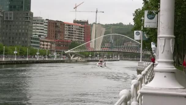 Bilbao Spanya 2017 Yaklaşık Zubizuri Köprüsü Santiago Calatrava Bilbao Spanya — Stok video