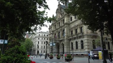 Bilbao, İspanya-2017: İl Konseyi binası. Foral (sadece The Foral Palace da bilinir) heyet Biskay saray gibi bir müstakil dikdörtgen bina, katı ve görkemli bir görünüm.