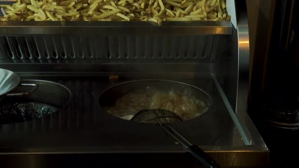 Fast Food Keuken Aardappelen Bakken Olie — Stockvideo