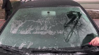 Kazıma, Cleans ön cam kış döneminde donmuş buz