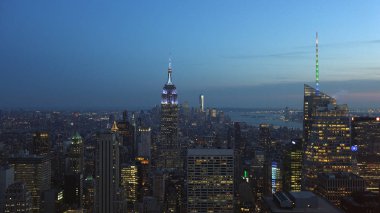 New York, Abd:Manhattan şehir merkezi ve şehir gökdelenleri ar gün batımı ve alacakaranlık saati havadan görünümü