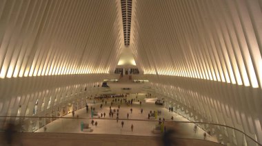 New York City, ABD : Abd'nin New York şehrindeki World Trade Center Metro İstasyonu'nda Oculus ulaşım merkezinin fütüristik biçimi. Santiago Calatrava tarafından tasarlandı