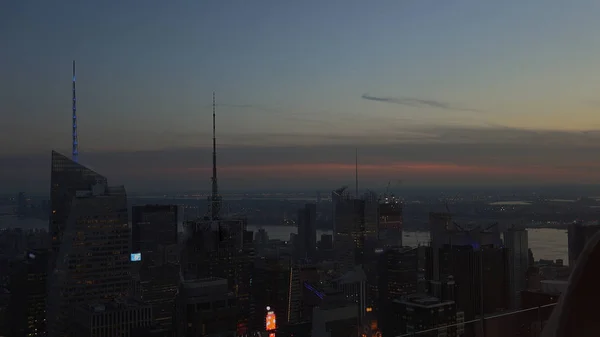 Usa 曼哈顿中城和市中心摩天大楼的鸟瞰图 日落和黄昏时间 — 图库照片