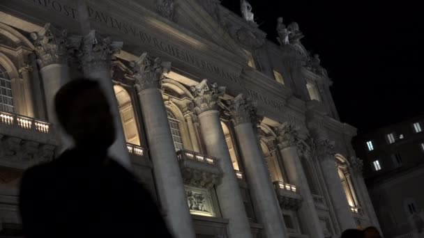 Νυχτερινή Άποψη Της Παπικής Βασιλικής Του Αγίου Πέτρου Στο Βατικανό — Αρχείο Βίντεο