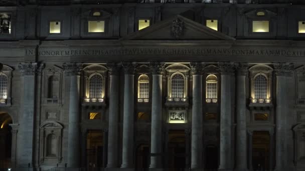 梵蒂冈圣彼得大教堂 梵蒂冈圣彼得大教堂 的夜景 — 图库视频影像