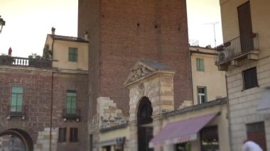 İtalya, Vicenza 'nın merkezinde bir sokak.
