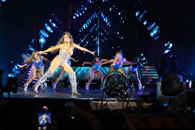 02-09-2025 İstanbul Türkiye: Jennifer Lopez konser sırasında sahnede canlı performans sergiledi