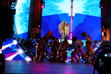 02-09-2025 İstanbul Türkiye: Jennifer Lopez konser sırasında sahnede canlı performans sergiledi