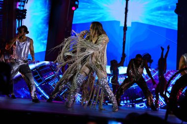 02-09-2025 İstanbul Türkiye: Jennifer Lopez konser sırasında sahnede canlı performans sergiledi