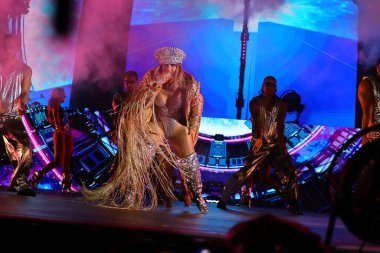 02-09-2025 İstanbul Türkiye: Jennifer Lopez konser sırasında sahnede canlı performans sergiledi