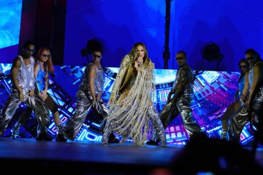 02-09-2025 İstanbul Türkiye: Jennifer Lopez konser sırasında sahnede canlı performans sergiledi