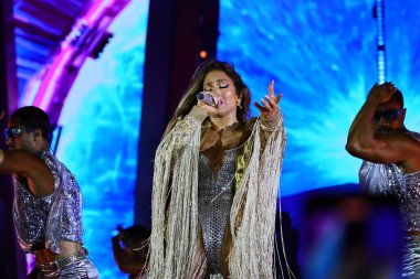 02-09-2025 İstanbul Türkiye: Jennifer Lopez konser sırasında sahnede canlı performans sergiledi