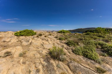 Rab Piramitleri, Kum Kumulları, Lopar, Rab Adası 'ndaki Strucic Sahili, Adanın etrafındaki Yürüyüş Yolu