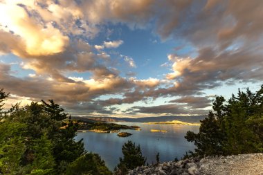 Rab Adası 'ndaki Cennet Plajı, Dağ Yolu' ndaki bir bakış açısı, Preguri Yolu.