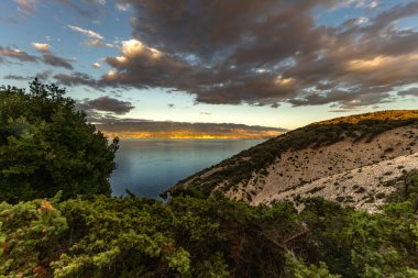 Rab Adası 'ndaki Cennet Plajı, Dağ Yolu' ndaki bir bakış açısı, Preguri Yolu.