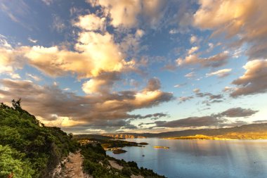 Rab Adası 'ndaki Cennet Plajı, Dağ Yolu' ndaki bir bakış açısı, Preguri Yolu.