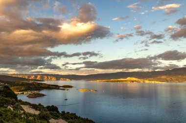 Rab Adası 'ndaki Cennet Plajı, Dağ Yolu' ndaki bir bakış açısı, Preguri Yolu.