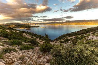 Rab Adası 'ndaki Cennet Plajı, Dağ Yolu' ndaki bir bakış açısı, Preguri Yolu.