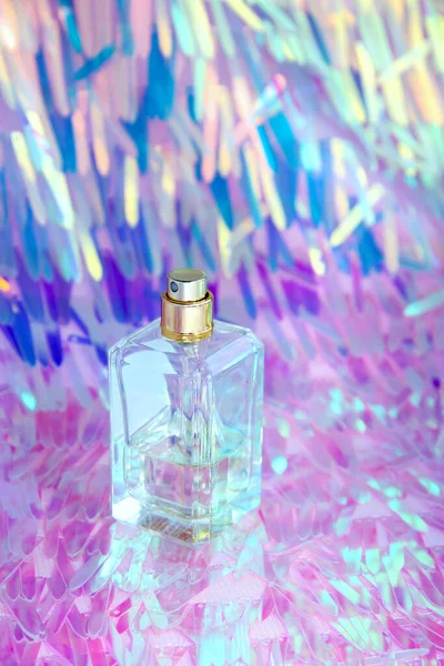 Perfume bottle on glistening background. — Stock Photo, Image