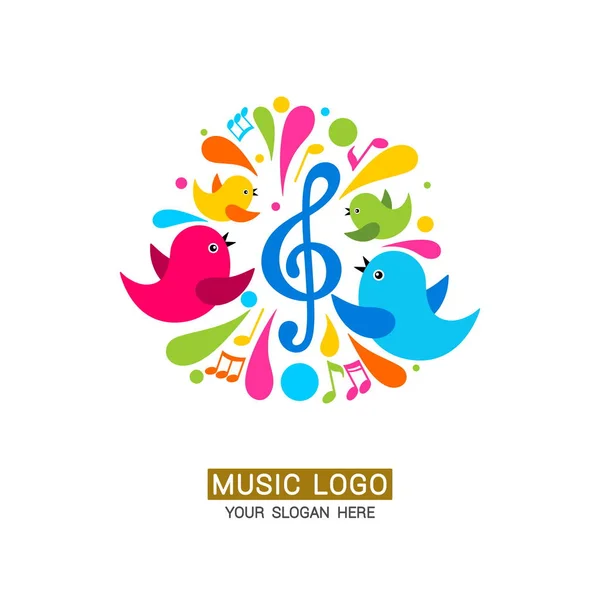 音乐徽标 一群鸟围着一个带有彩色元素的高音夹子 — 图库矢量图片