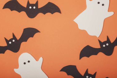 Cadılar Bayramı konseptiyle hayaletler ve Cadılar Bayramı yarasalar