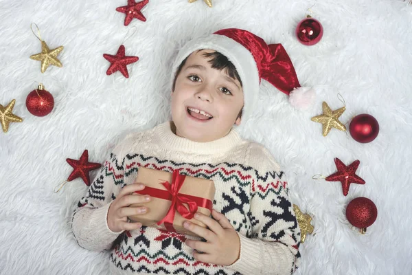 Niño feliz en Nochebuena — Foto de Stock