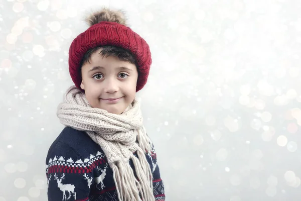 Úsměvem Chlapce Čepicí Šálou Zimě — Stock fotografie