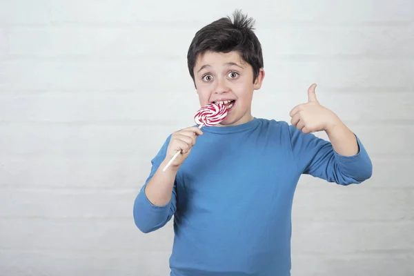 Funny Kid Med Lollipop Tegel Bakgrund — Stockfoto