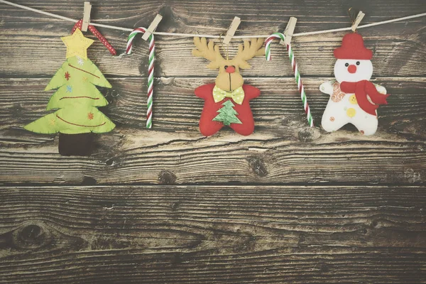 Decoración de Navidad sobre fondo de madera rústica — Foto de Stock