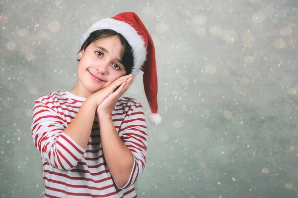 Selamat Natal Anak Tersenyum Memakai Topi Natal Santa Claus Atas — Stok Foto