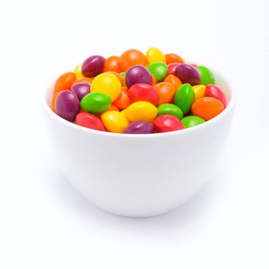 Nestle Smarties beyaz arka planda izole 