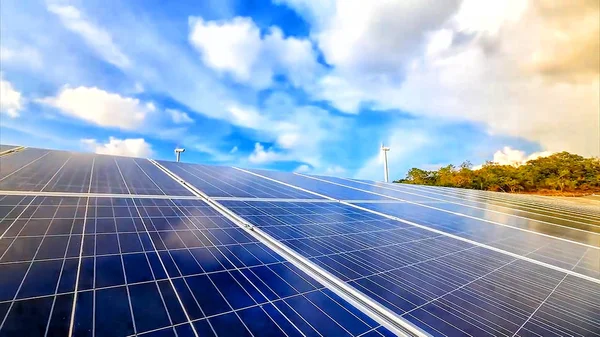 Fontes Energia Renováveis Sustentáveis Painéis Solares Energia Das Turbinas Eólicas — Fotografia de Stock