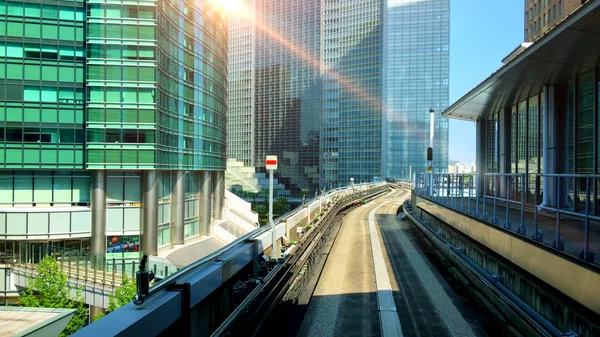 Şehirdeki modern binalar