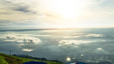 Bir lazer dikiş mikroçip makinesini kapat