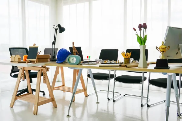 Moderner Arbeitsplatz Mit Computer Auf Dem Tisch — Stockfoto