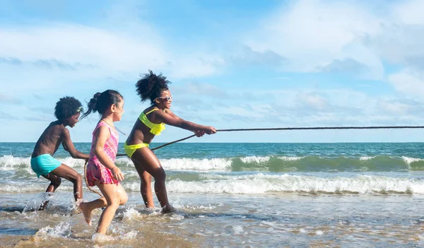 Kids Playing Running Sand Beach — Stock Photo, Image